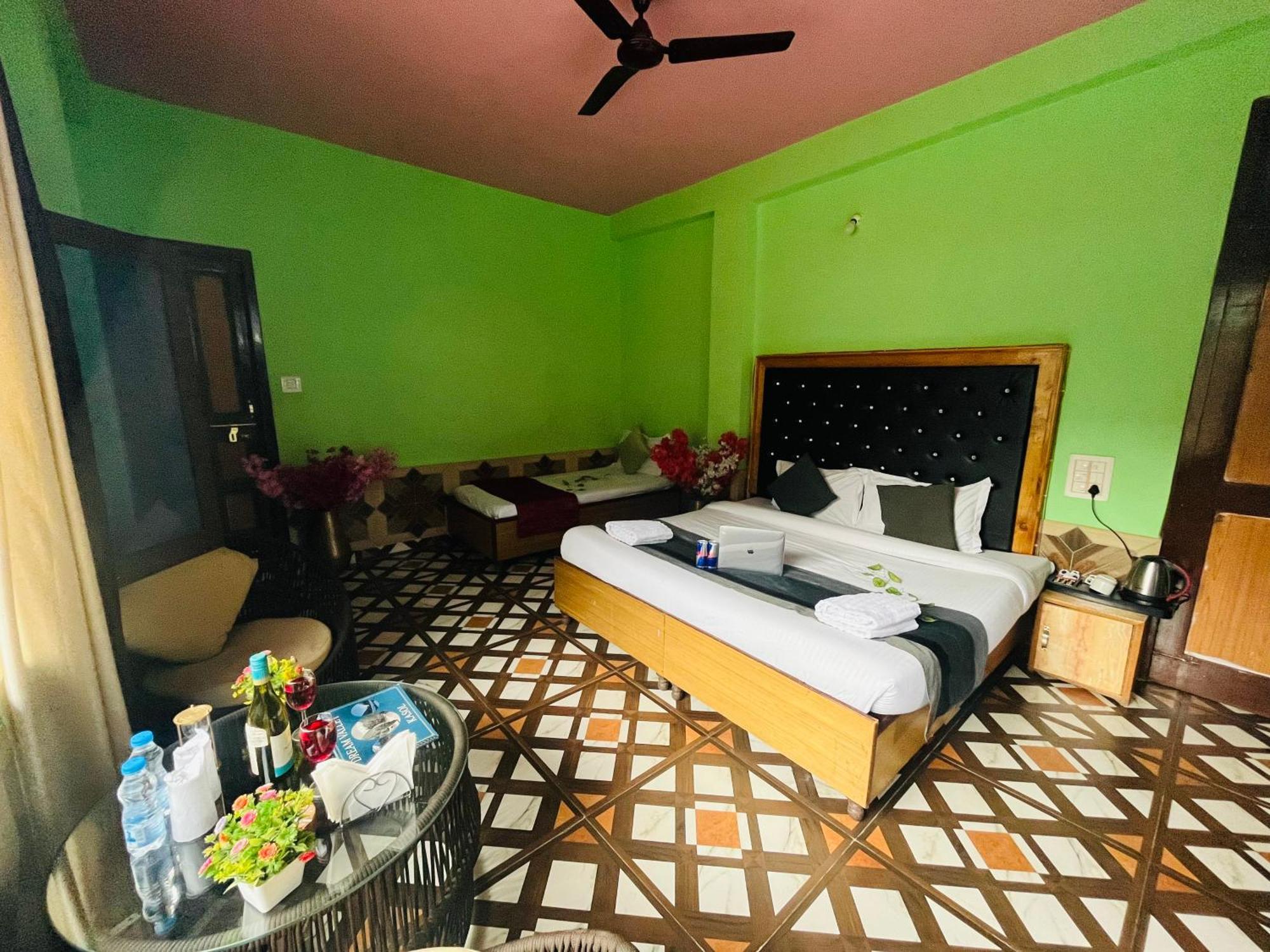 Russian Unit Kasol By Valley Exterior photo
