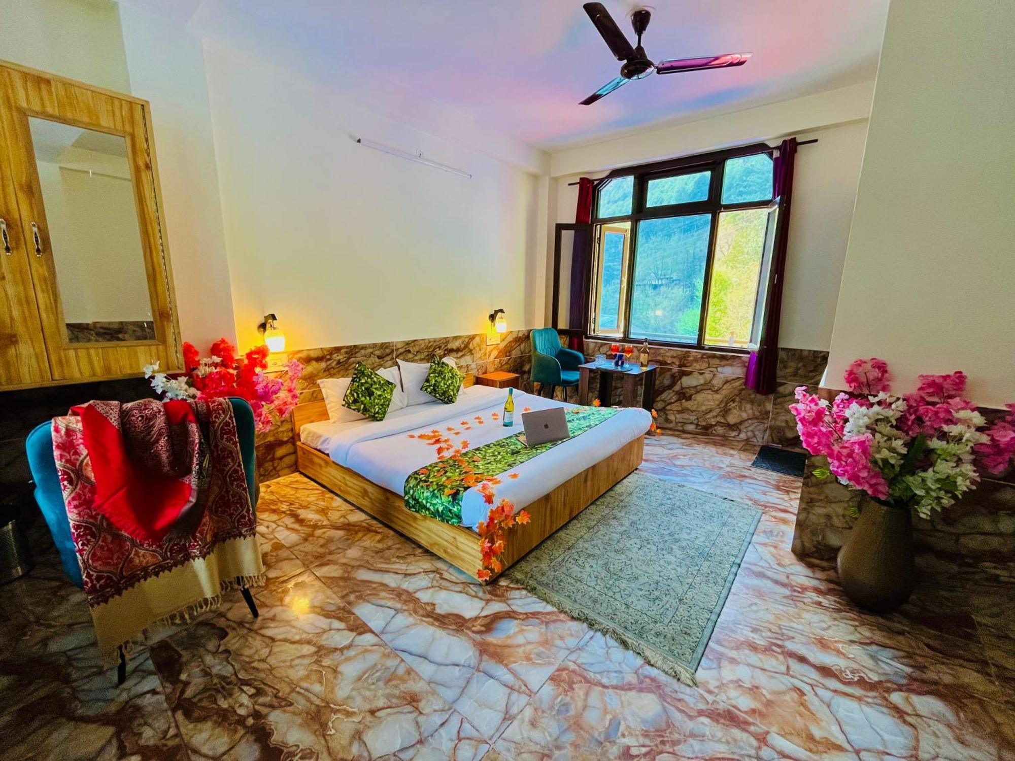Russian Unit Kasol By Valley Exterior photo